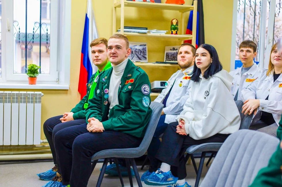 В Макеевке открыли обновленное молодежное пространство