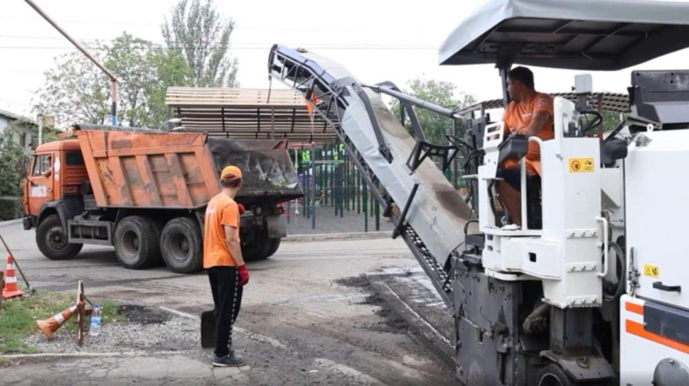 Николай Михайлов: Около 50 дорожных участков отремонтировала Бурятия в Старобешевском округе