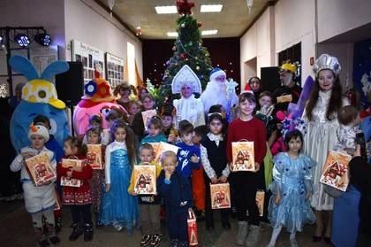 Более 2500 мероприятий провели для детей в ДНР на новогодние праздники