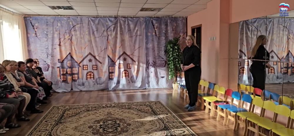 Заместитель председателя Енакиевского городского совета Анна Деменкова провела выездную встречу с трудовым коллективом ГКДОУ "Детский сад №20" в городе Юнокоммунаровске