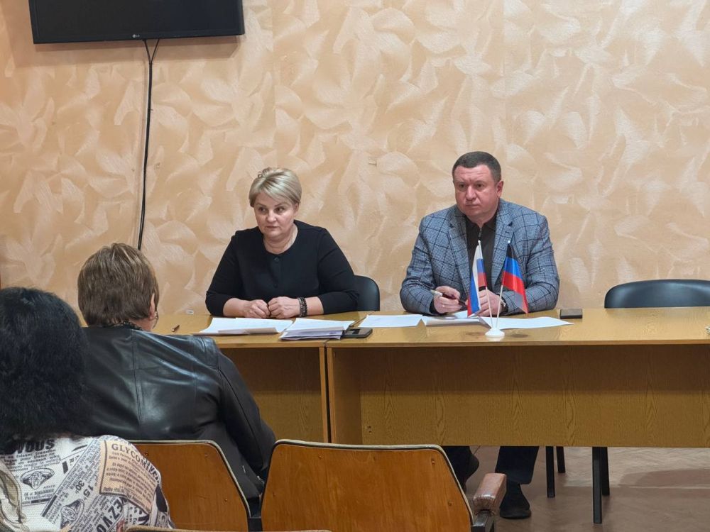 В Снежном состоялось заседание политсовета местного отделения партии "Единая Россия"