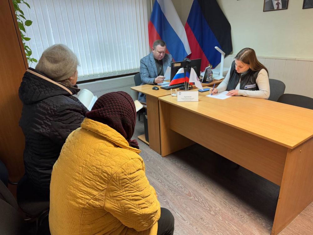 Приём граждан в Общественной приёмной партии "Единая Россия" города Снежное