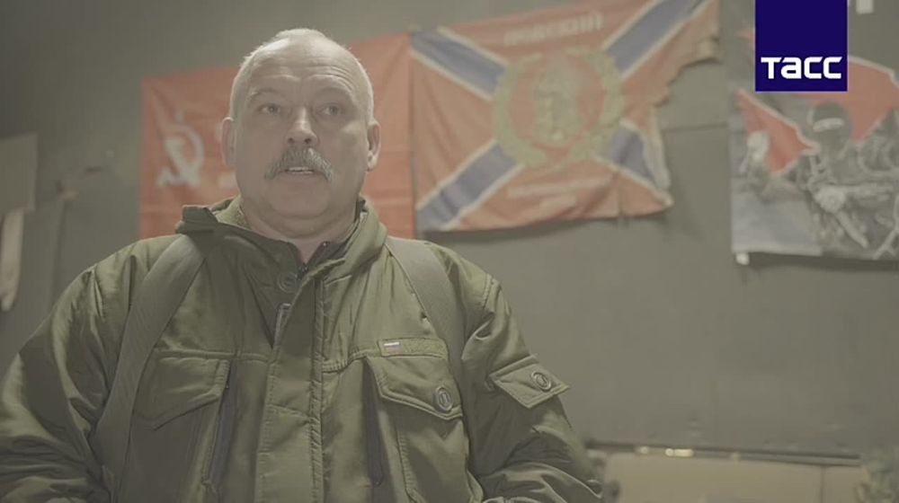 Танкисты бригады "Невский" уничтожили под Соледаром снайперов ВСУ, мешавших проведению ротаций и снабжению позиций бойцов РФ. Об этом ТАСС рассказал командир танкового батальона с позывным Ашта