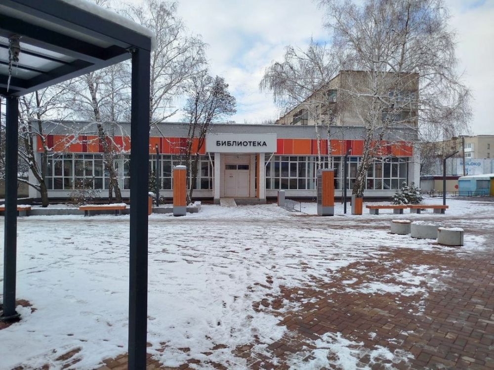 Игорь Лызов: В Амвросиевскую библиотеку продолжается поставка мебели и оборудования