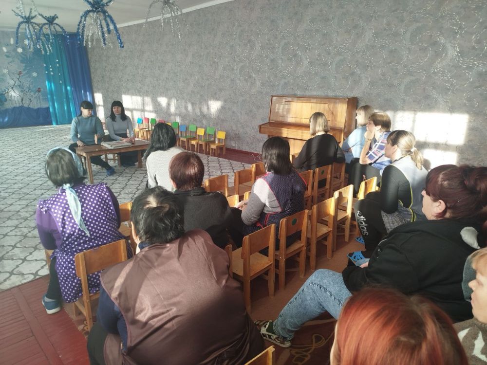 Дмитрий Лысенко: Сегодня, 20 января, исполнительный секретарь Торезского местного отделения Партии «Единая Россия» Надежда Шуплецова совместно с секретарем первичного отделения № 833 Анной Матраевой провели встречу с...