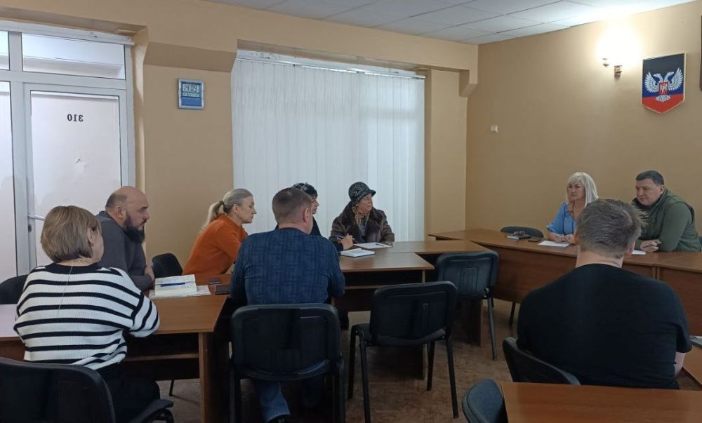 Глава Амвросиевского муниципального округа Игорь Лызов встретился с ветеранами специальной военной операции и матерями погибших участников боевых действий