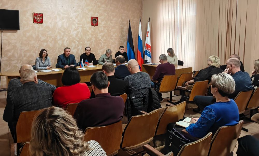 В Снежном представители органов местной власти обсудили ряд актуальных тем