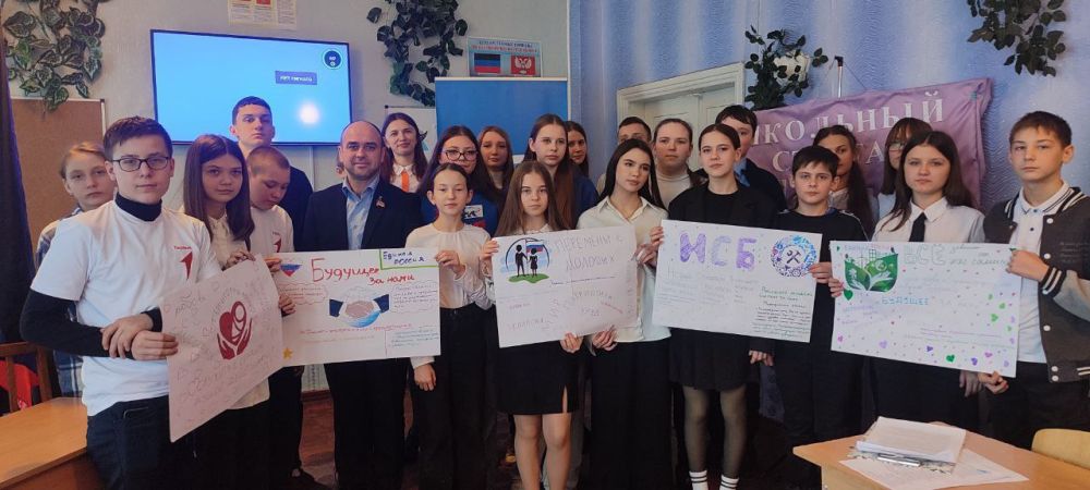 В Торезе прошел «Школьный стартап» с участием представителей партии «Единая Россия»