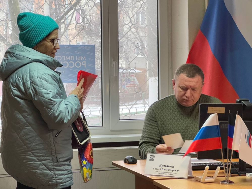 Приём граждан в Общественной приёмной партии "Единая Россия" города Снежное