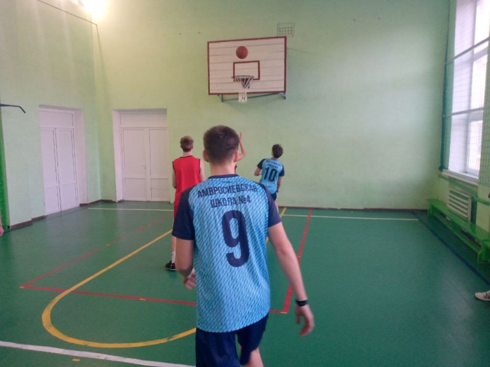 Игорь Лызов: Баскетбольные команды школ Амвросиевки сразились за Кубок Главы ДНР