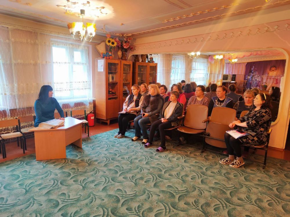 Дмитрий Лысенко: Сегодня, 29 января, исполнительный секретарь Торезского местного отделения Партии «Единая Россия» Надежда Шуплецова провела встречу с трудовым коллективом ГКДОУ Детский сад № 26 "Тополек" г.о