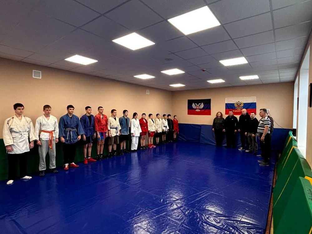 ������� ����������: 1 ������� �� ���� ���� "����������������� ����� �������������� �.�." � �������� ���� ������ �����, �������� ���������� �������������� ������� "����� � �����!" "�������� ���� �����", "����� �������� �����...