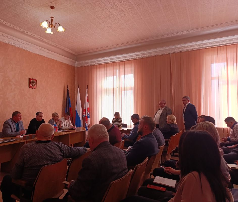 В Снежном представители органов местной власти обсудили ряд актуальных тем