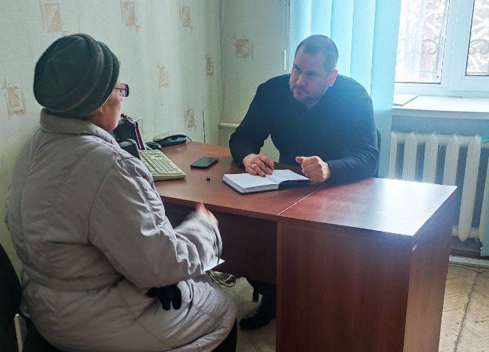 Сегодня, 4 февраля Депутат Старобешевского муниципального совета Артём Менякин провел прием граждан в городе Комсомольское