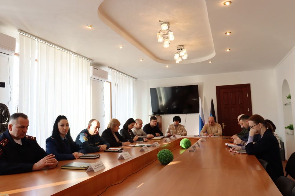 Сегодня, 05 февраля, глава городского округа Торез Лысенко Дмитрий Сергеевич провел расширенное аппаратное совещание с участием руководителей администрации городского округа, депутата Народного Совета Бедило А.Н., ...