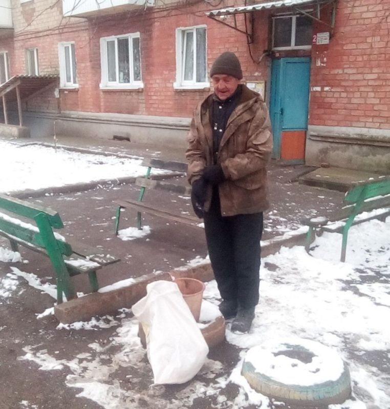 Силами коммунальных предприятий были проделаны работы по наведению чистоты и порядка на территории г. Моспино: