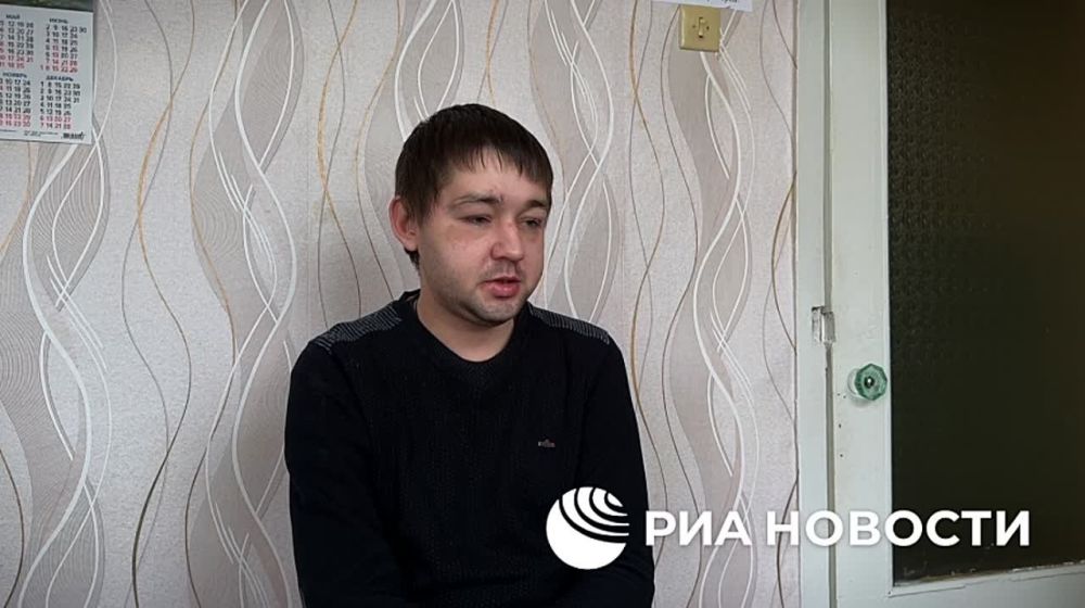 Житель Новогродовки рассказал РИА Новости, что ВСУ взяли его в заложники и использовали, чтобы проверять наличие мин в помещениях