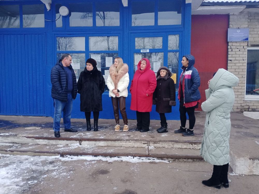 Встречи с населением. 5 февраля заместитель начальника Юнокоммунаровского территориального отдела управления по обеспечению деятельности территорий администрации городского округа Енакиево Игорь Бутов встретился с жителями...