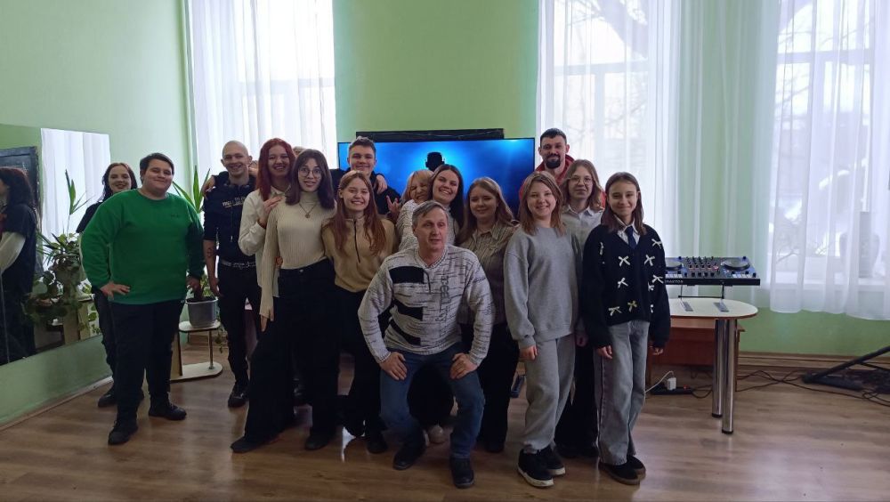 Дмитрий Лысенко: Сегодня, 7 февраля, в инструментальной студии «До-ре-микс» МУ «ДК им. В. Маяковского г. Тореза» прошла познавательно – развлекательная программа «Дискотека для всех»