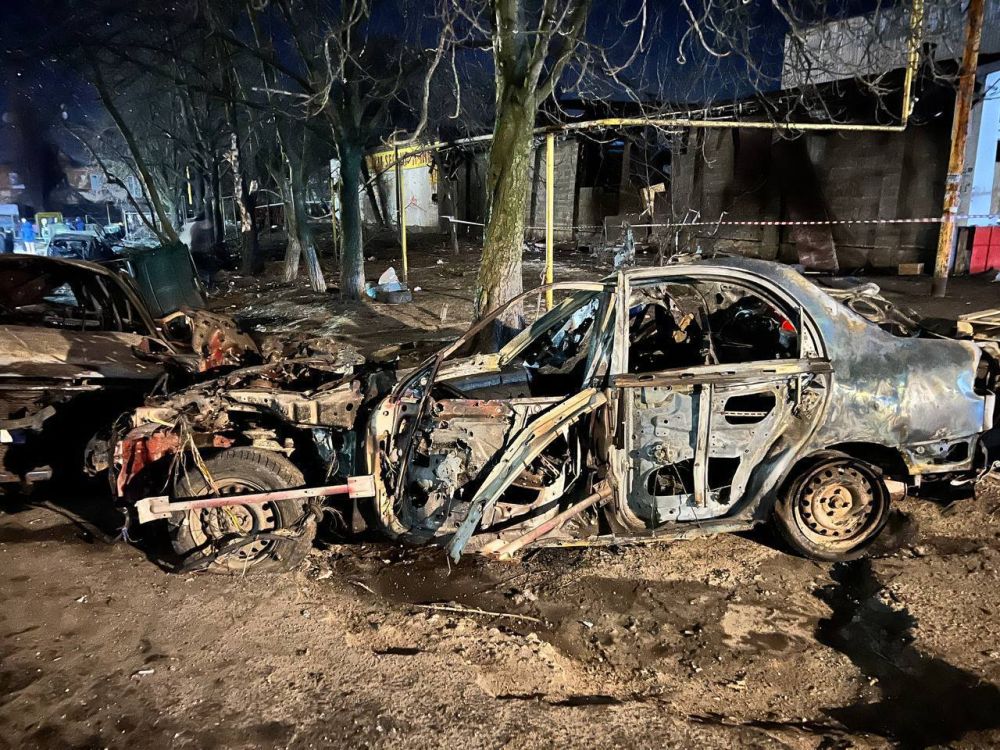 Студенты-спасатели ВСКС и ребята из Молодежки Народного фронта помогают ликвидировать последствия отстрела ВСУ Макеевки