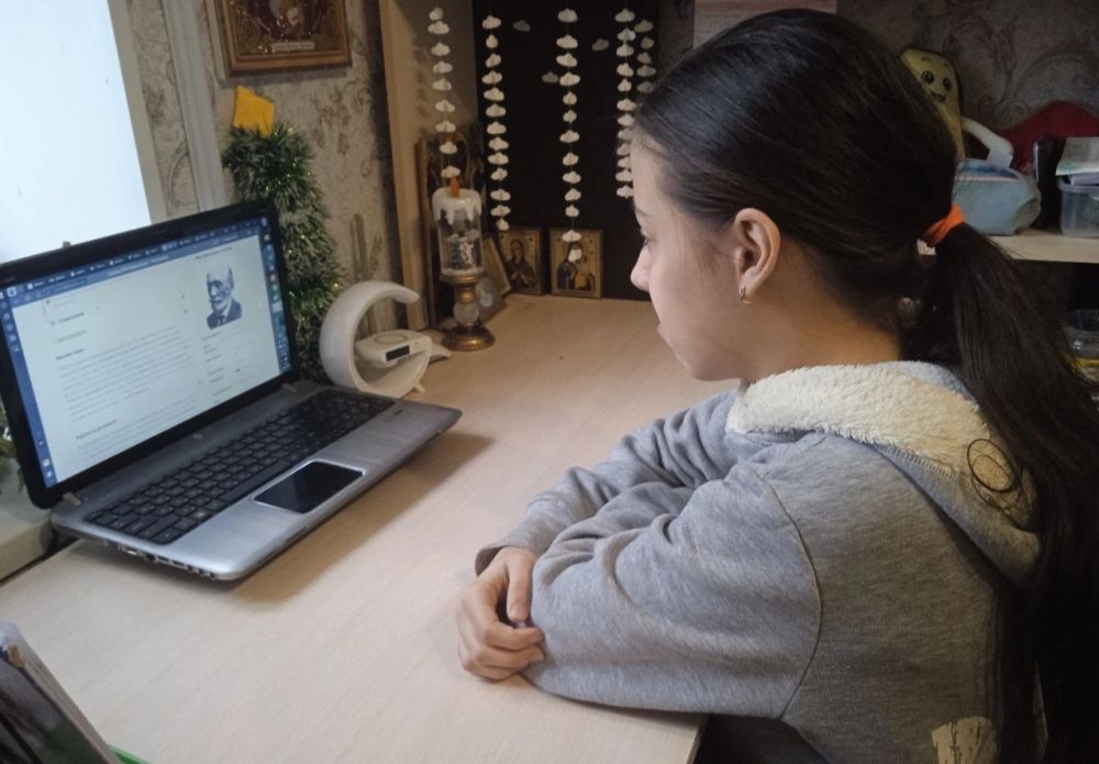 День российской науки. Сегодня, в День российской науки, активисты города Моспино вспоминают великих учёных, чьи открытия изменили мир, и отмечают вклад науки в развитие общества