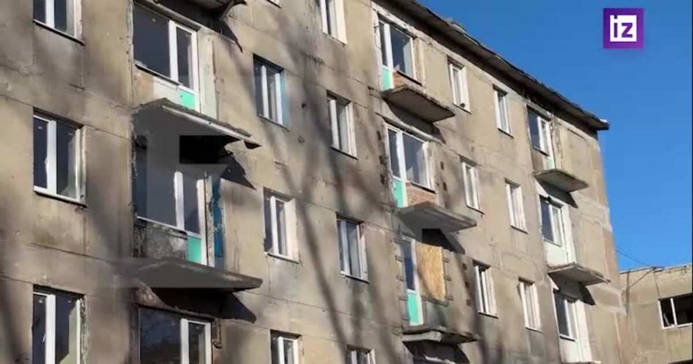 Вода, свет и новая мебель: в Авдеевке восстанавливают разрушенные дома