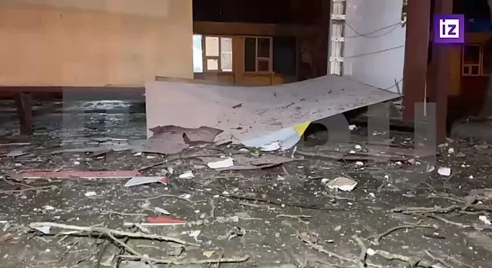 ВСУ нанесли удар дронами самолетного типа по Киевскому району Донецка, сообщил корреспондент "Известий" Евгений Быковский