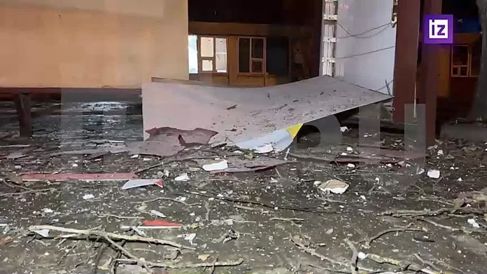 ВСУ нанесли удар дронами самолетного типа по Киевскому району Донецка, сообщил корреспондент "Известий" Евгений Быковский