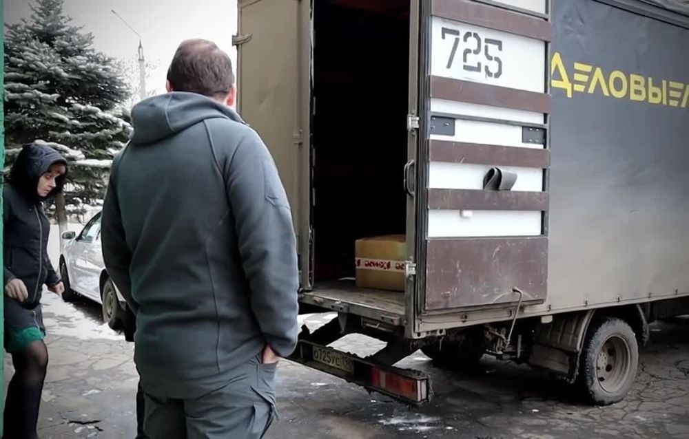 Александр Волошин: #гуманитарнаяпомощь. Вместе с нашими добрыми друзьями из благотворительного фонда «Александр Невский» организовали передачу гуманитарного груза для проживающих в пунктах временного размещения Шахтерского...