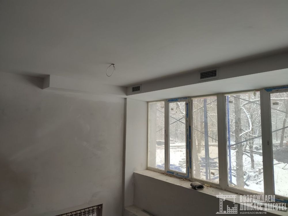 Игорь Лызов: В амвросиевском реабилитационном центре строители выполняют стяжку лестниц