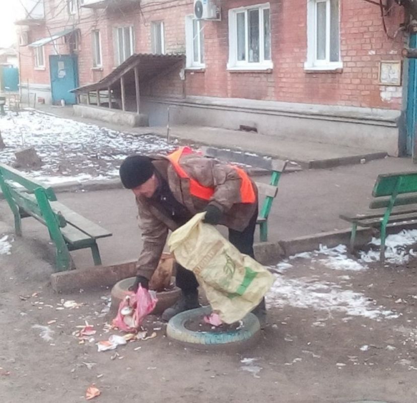 Силами коммунальных предприятий были проделаны работы по наведению чистоты и порядка на территории г. Моспино: