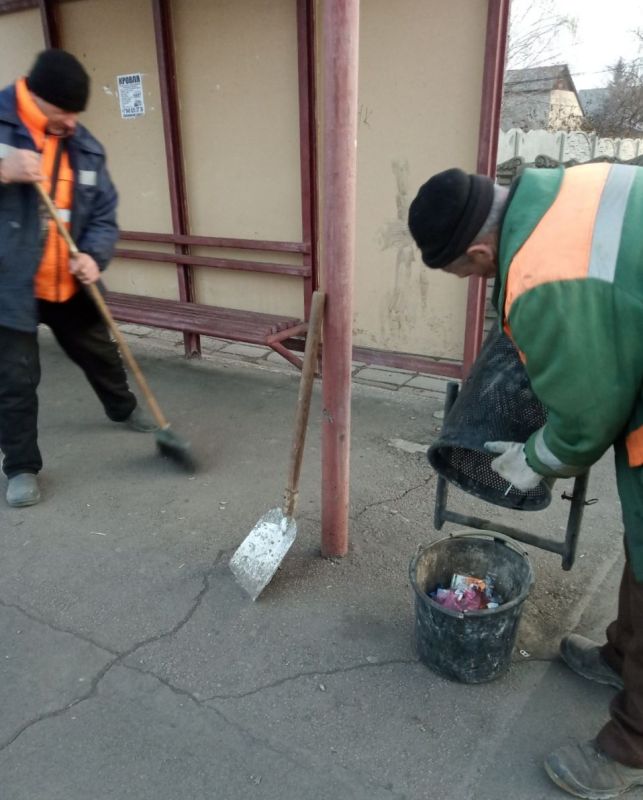 Силами коммунальных предприятий были проделаны работы по наведению чистоты и порядка на территории г. Моспино: