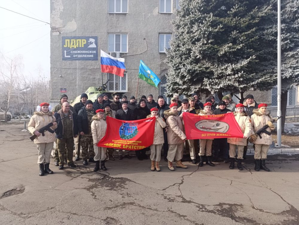 В Снежном прошла церемония возложения цветов «Боль наших сердец»