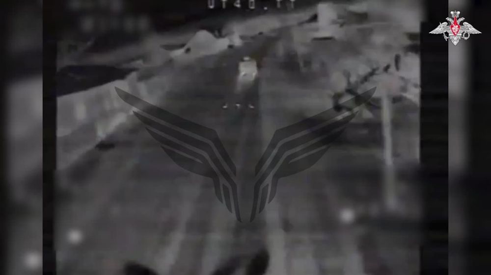 Минобороны России: Расчет FPV-дронов центра «Рубикон» поразил автомобиль с личным составом ВСУ на Угледарском направлении