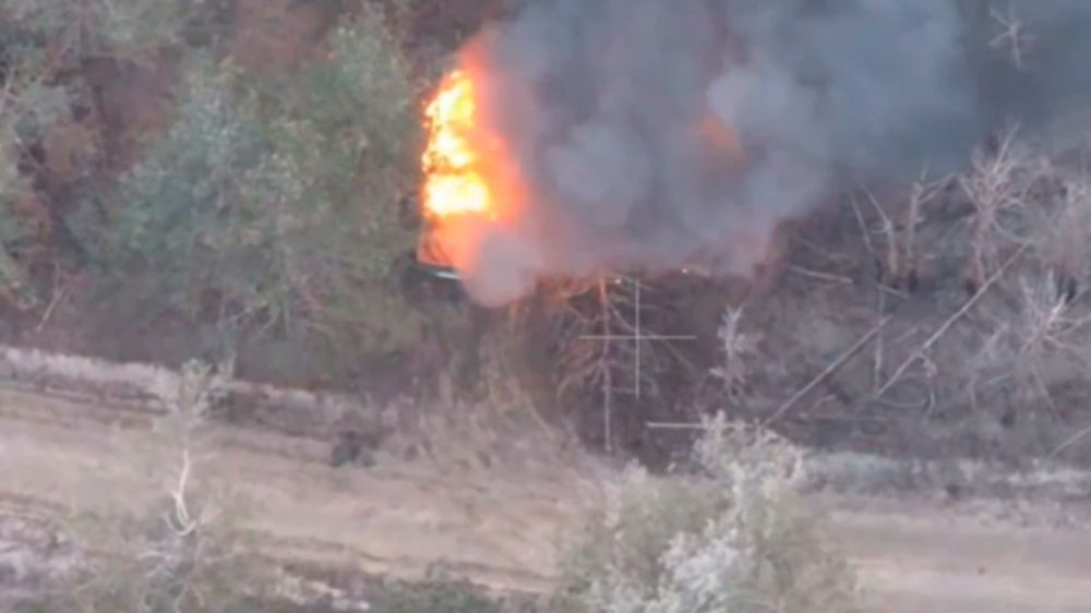 Дроноводы уничтожили украинские пикапы в ДНР