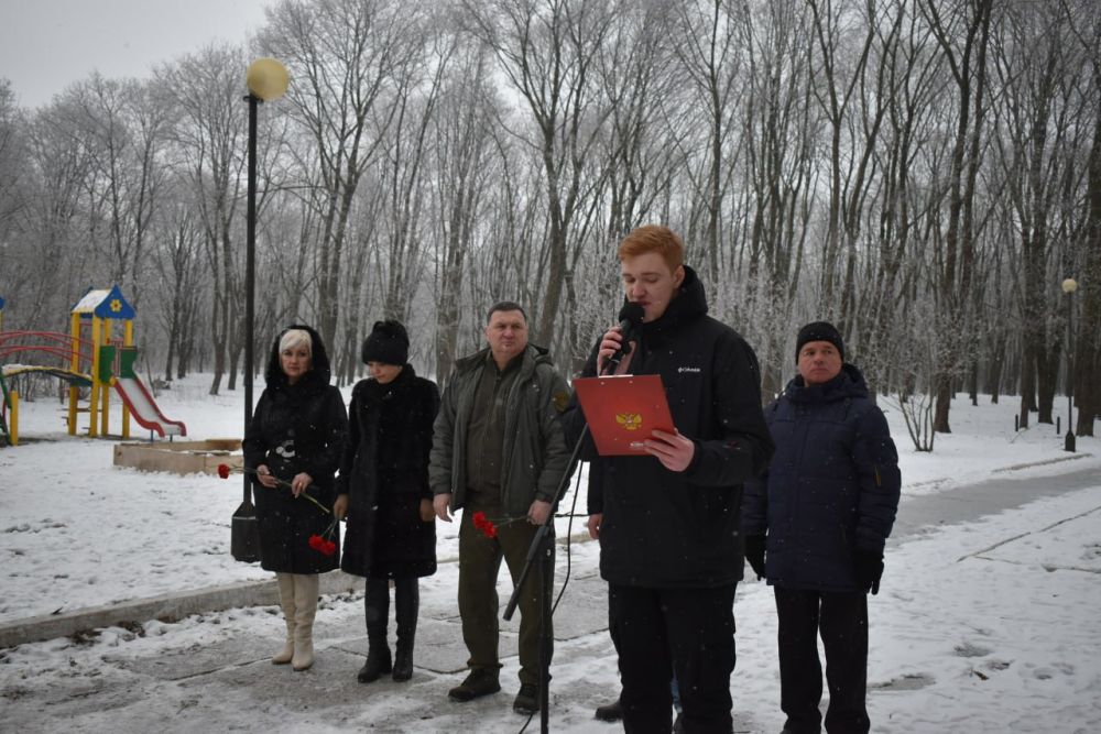 Игорь Лызов: В 36-ую годовщину вывода войск из Афганистана, в парке «Юбилейный» с коллегами и ветеранами Афганской войны, членами Союза ветеранов Афганистана, почтили память погибших воинов, исполнивших служебный долг за...