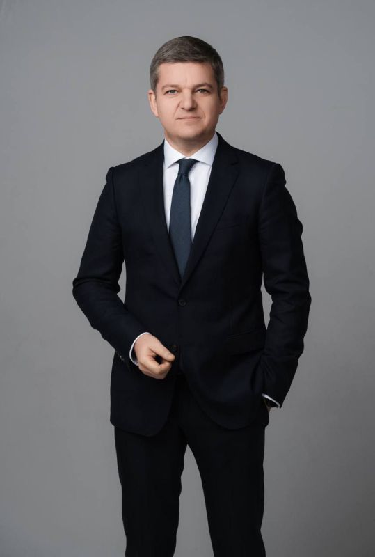 Михаил Желтяков: Сегодня день рождения генерального директора Президентского фонда культурных инициатив Романа Владимировича Карманова