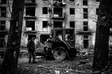 Денис Григорюк: Авдеевка. Наши дни. Год назад с освобождения Авдеевки началось масштабное наступление российских войск, которое продолжается и по сей день