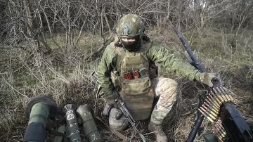 Андрей Руденко: В ДНР военнослужащие разведывательного подразделения группировки войск «Восток» показали брошенное солдатами ВСУ трофейное вооружение при отступлении с огневых позиций в районе населенного пункта Великая...