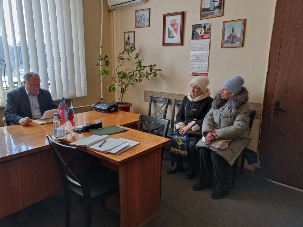 Приём граждан. 19 февраля состоялся личный прием граждан заместителя главы администрации муниципального образования городского округа Енакиево Сергея Божика