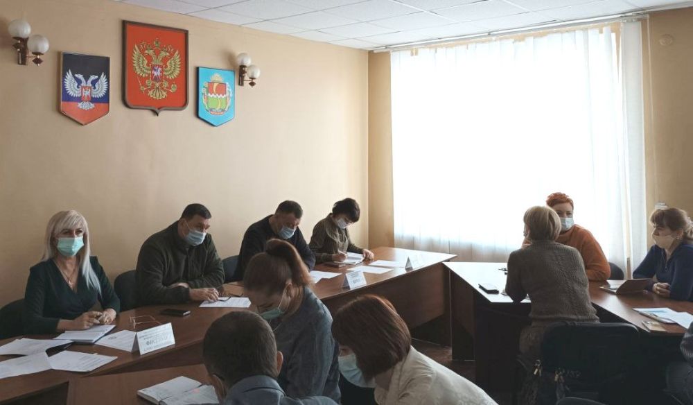 Игорь Лызов: В ходе еженедельного аппаратного совещания с начальниками управлений, отделов, секторов администрации округа и руководителями учреждений были рассмотрены актуальные вопросы жизнедеятельности муниципалитета