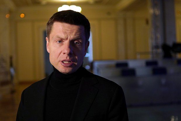 Гончаренко: Зеленский должен остановить шоу и поработать президентом