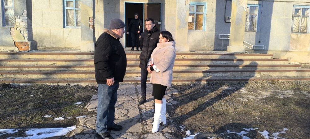 Заместитель главы администрации, координатор Женского движения &quot;Единой России&quot; Волновахского МО Елена Снисаренко встретилась с трудовым коллективом Дома культуры села Трудовское