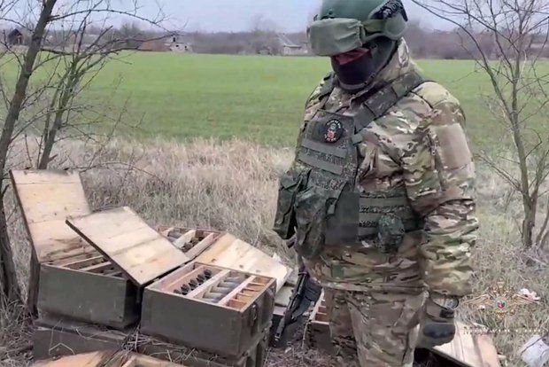 В ДНР полицейские обнаружили крупные схроны с боеприпасами