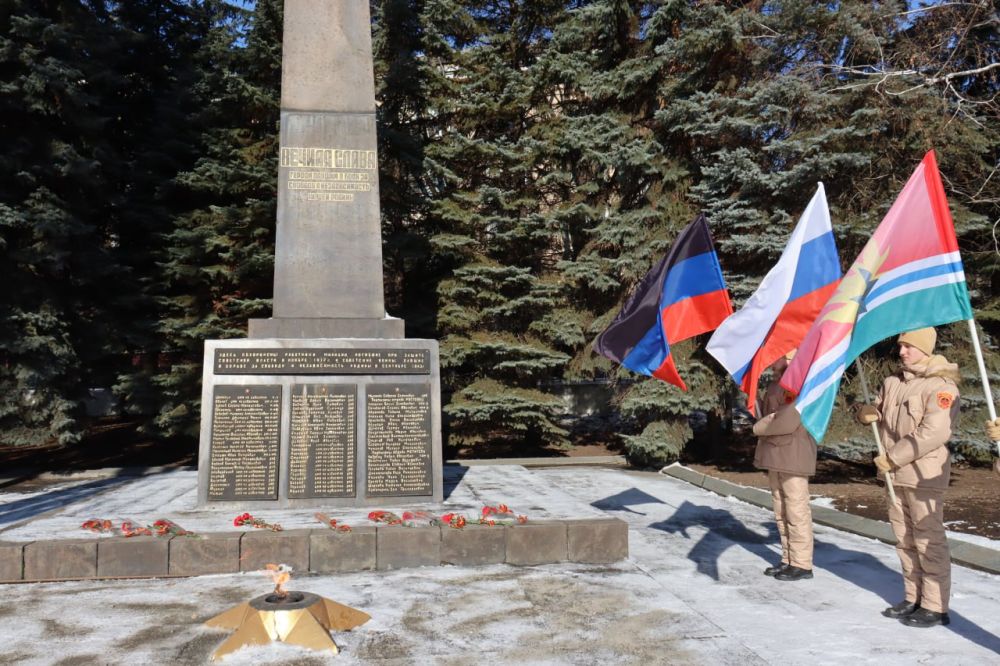 Сегодня, 21 февраля, состоялась торжественная церемония возложения цветов у «Вечного огня» ко Дню защитника Отечества