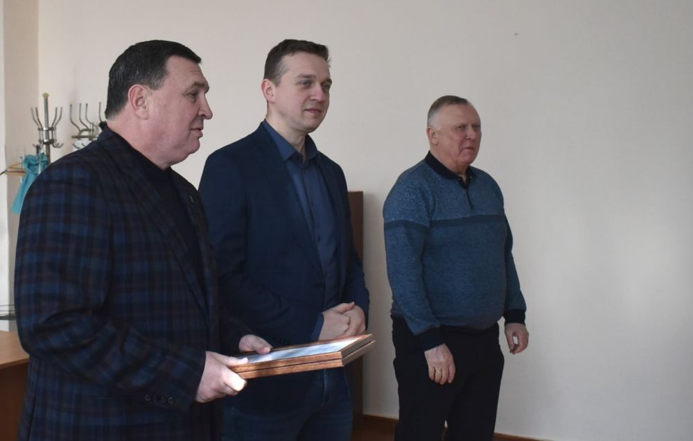 Игорь Лызов: Вместе с заместителем Председателя Правительства ДНР Владимиром Ежиковым поздравил коллектив фельдшеров ЦПМСП Амвросиевского района