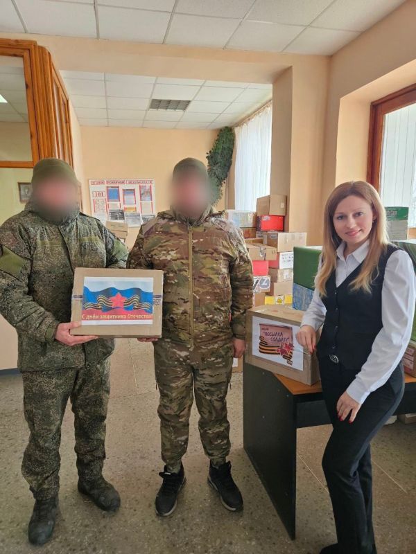 Дмитрий Лысенко: Единороссы Тореза передали военнослужащим "Посылку солдату"