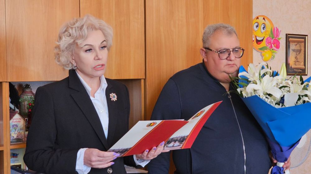 Вице-премьер Татьяна Переверзева совместно с врио Главы муниципального образования городского округа Енакиево Игорем Мартыновым поздравили с профессиональным праздником фельдшерский коллектив Станции скорой медицинской...