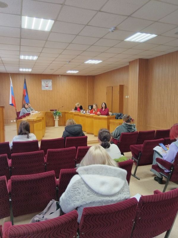 В рамках проведения Юго-Западной трудинспекцией профилактических мероприятий государственные инспекторы труда провели круглый стол для работодателей в Донецке