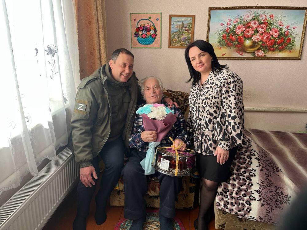 Константин Зинченко: Поздравил с праздником ветерана Великой Отечественной войны Степана Степановича Плахтий